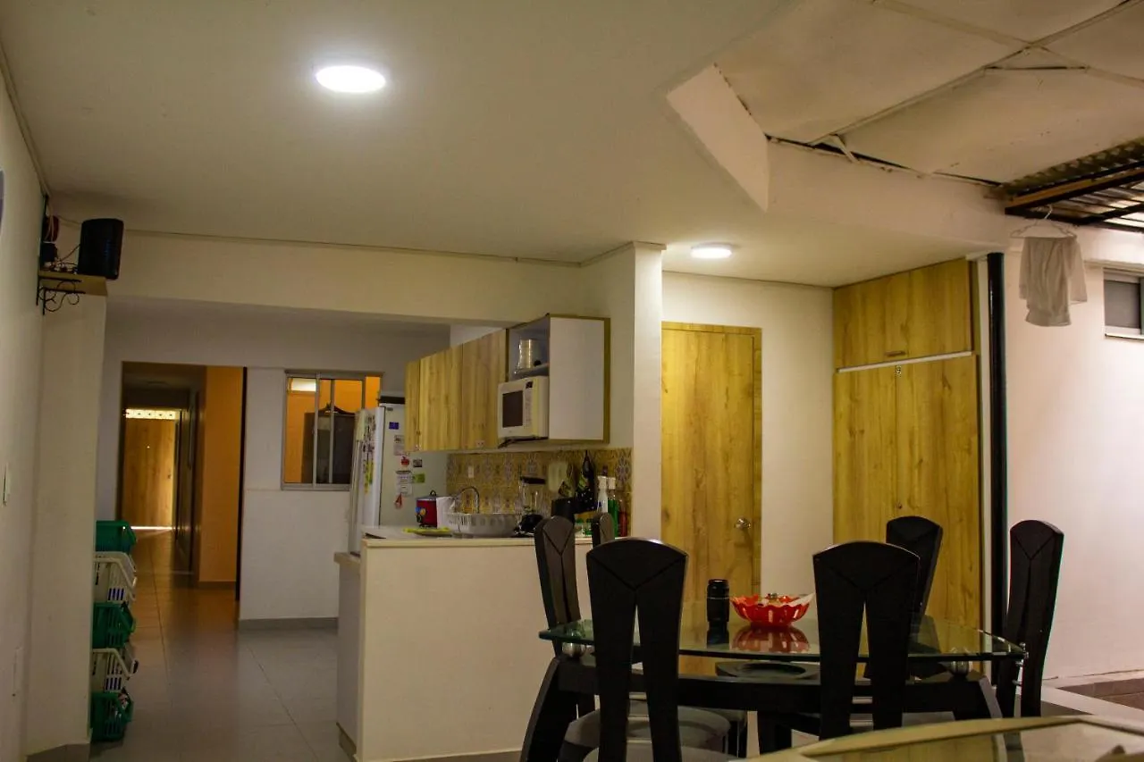 Hospedaje En Laureles contacts